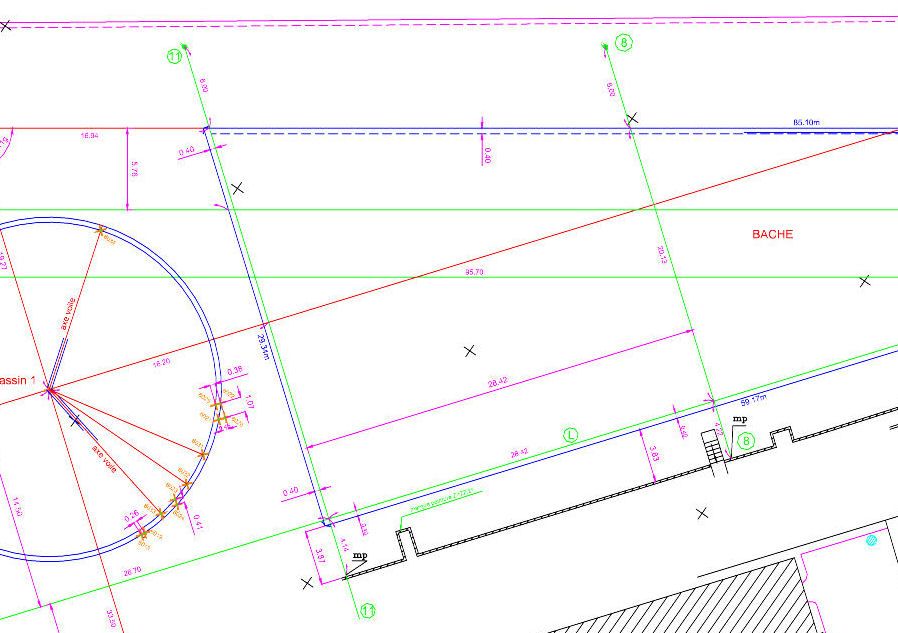 Schéma d'implantation coté : axes, angles, distances de rattachement et repères de calcul